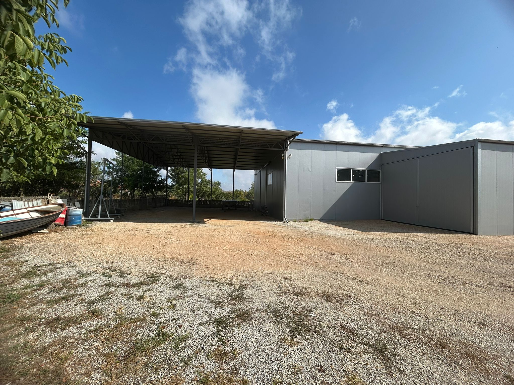 Hangar za servise