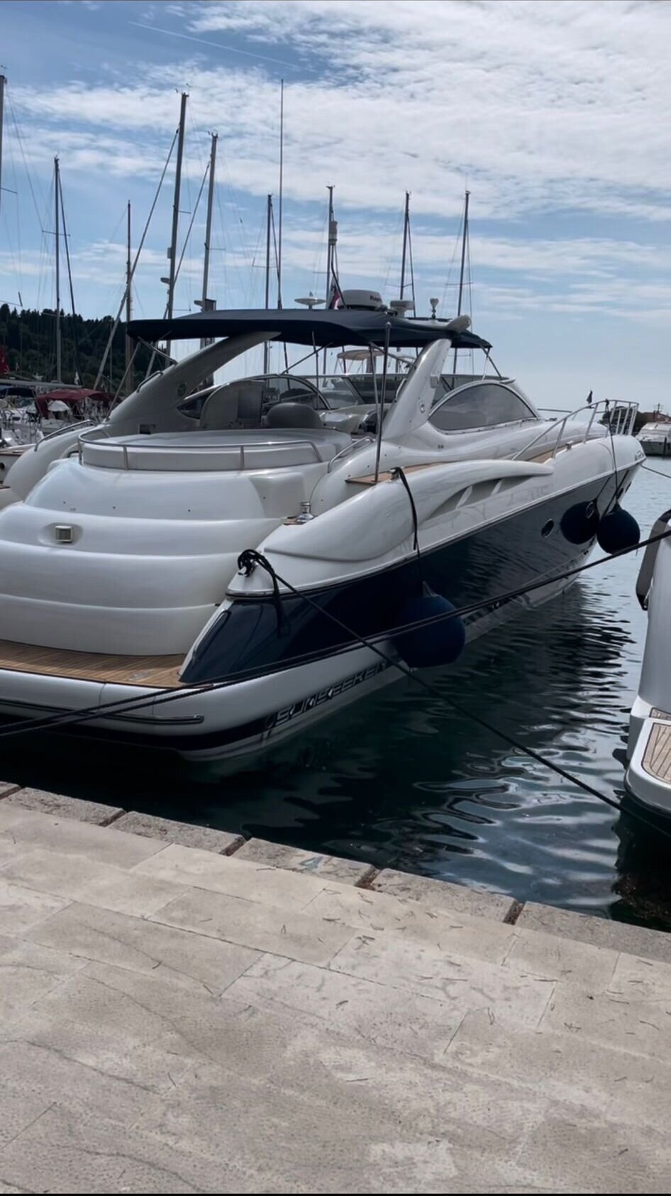 Sunseeker u marini sa sjajem posle poliranja